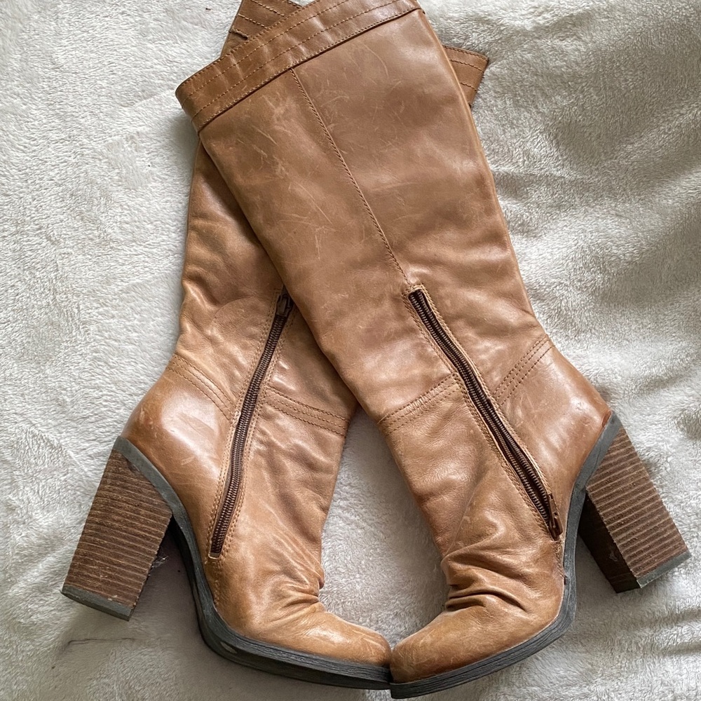 Jessica Simpson Brown Heeled Boots - Picture 4 of 9